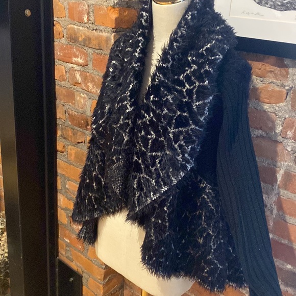 Sioni Black and White Slouch Cardigan NYT - Picture 3 of 10